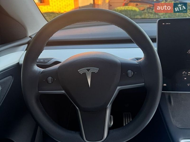 Позашляховик / Кросовер Tesla Model Y 2023 в Дніпрі фото 14 Позашляховик / Кросовер Tesla Model Y 2023 в Дніпрі