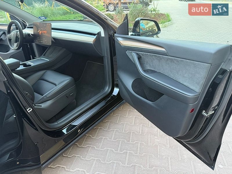 Позашляховик / Кросовер Tesla Model Y 2023 в Києві