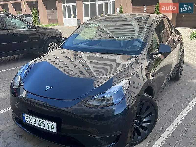 Tesla Model Y 2024