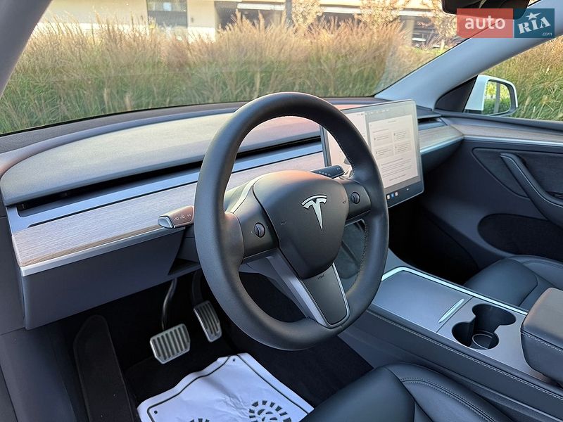 Внедорожник / Кроссовер Tesla Model Y 2023 в Киеве