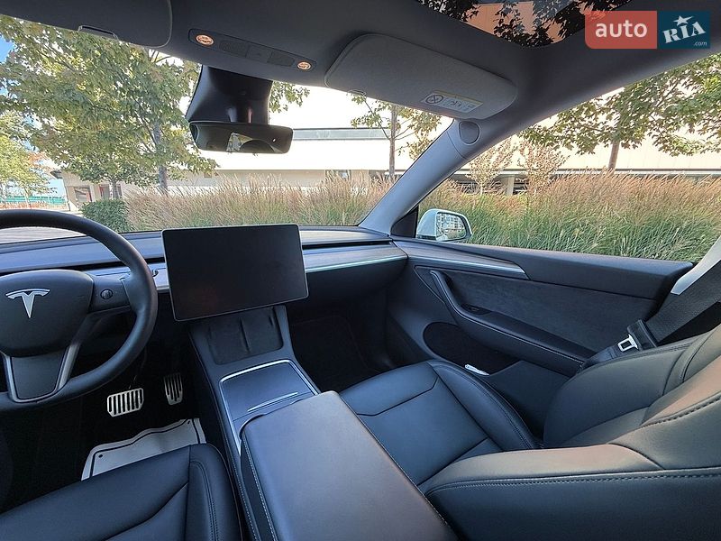 Внедорожник / Кроссовер Tesla Model Y 2023 в Киеве