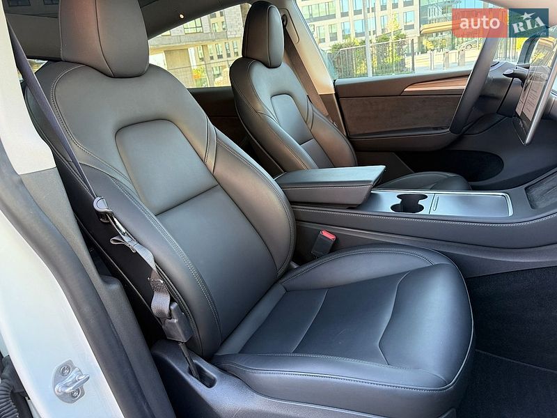Внедорожник / Кроссовер Tesla Model Y 2023 в Киеве