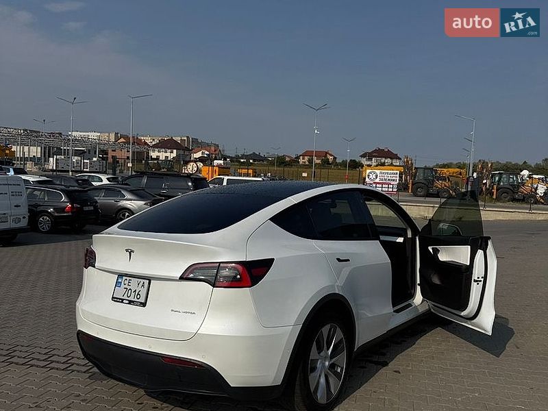 Позашляховик / Кросовер Tesla Model Y 2021 в Чернівцях
