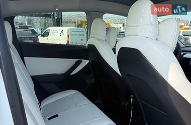 Позашляховик / Кросовер Tesla Model Y 2021 в Чернівцях