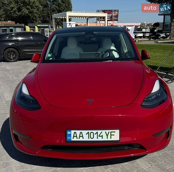 Позашляховик / Кросовер Tesla Model Y 2023 в Києві