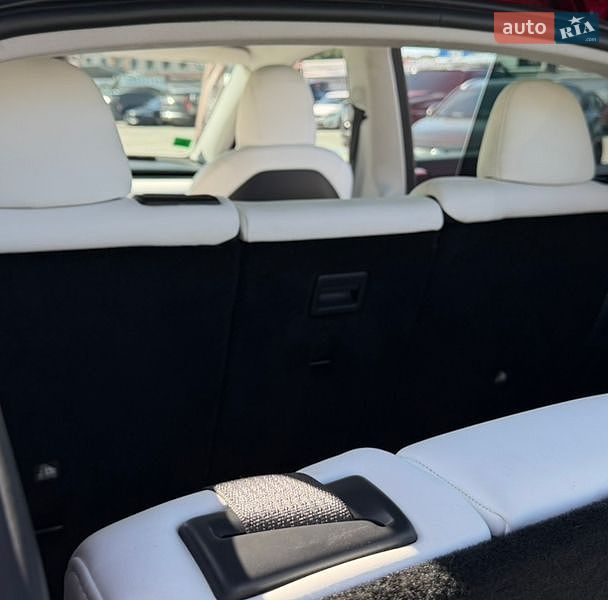 Внедорожник / Кроссовер Tesla Model Y 2023 в Киеве