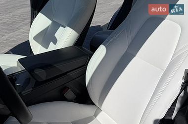 Внедорожник / Кроссовер Tesla Model Y 2023 в Киеве
