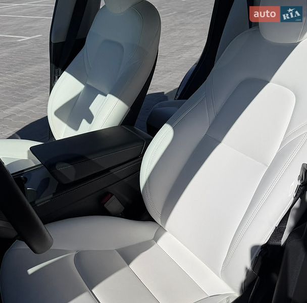 Внедорожник / Кроссовер Tesla Model Y 2023 в Киеве