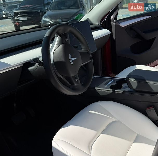 Внедорожник / Кроссовер Tesla Model Y 2023 в Киеве