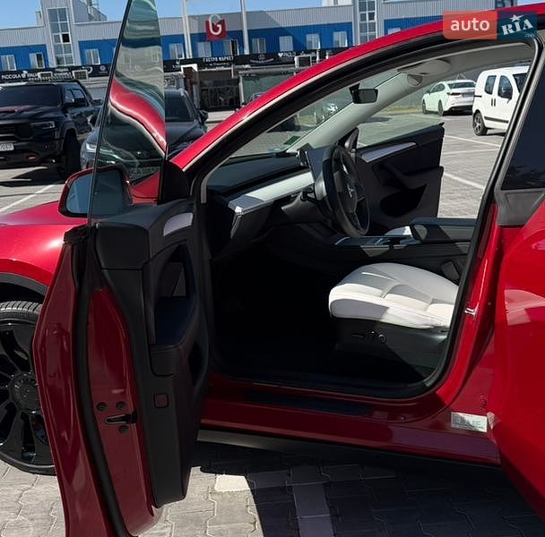 Внедорожник / Кроссовер Tesla Model Y 2023 в Киеве