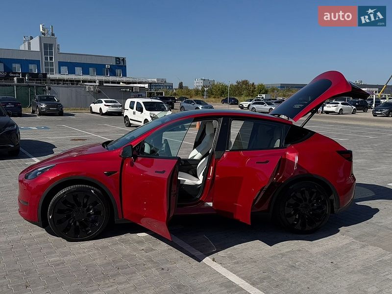 Внедорожник / Кроссовер Tesla Model Y 2023 в Киеве