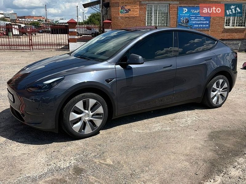 Внедорожник / Кроссовер Tesla Model Y 2024 в Полтаве