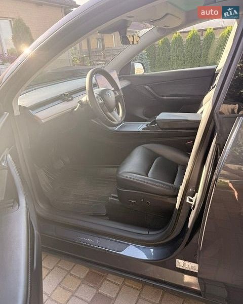 Позашляховик / Кросовер Tesla Model Y 2021 в Дніпрі
