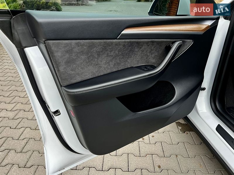 Внедорожник / Кроссовер Tesla Model Y 2023 в Хмельницком