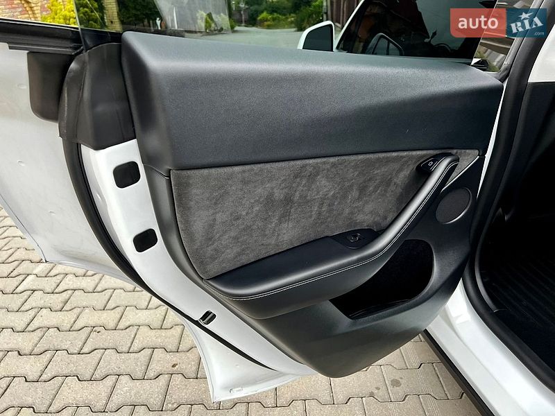 Позашляховик / Кросовер Tesla Model Y 2023 в Хмельницькому