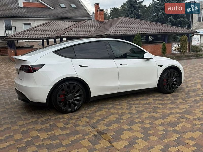 Позашляховик / Кросовер Tesla Model Y 2023 в Києві