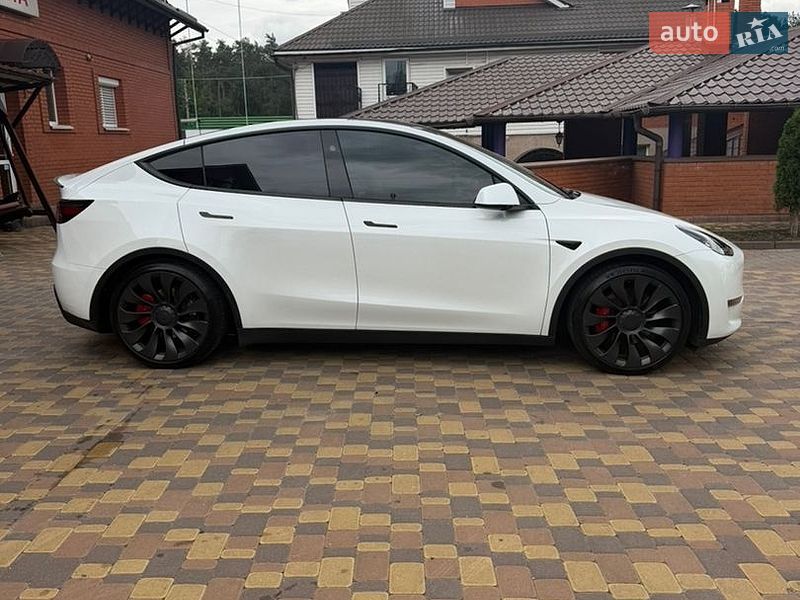 Позашляховик / Кросовер Tesla Model Y 2023 в Києві