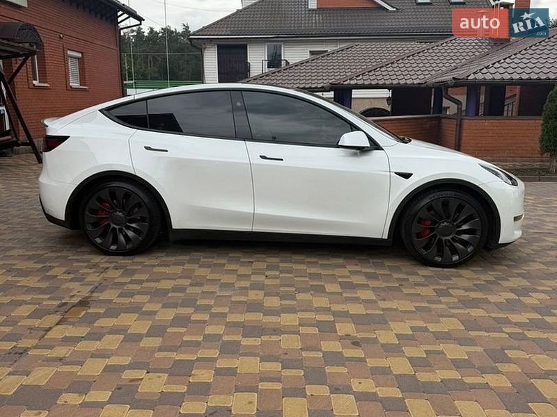 Позашляховик / Кросовер Tesla Model Y 2023 в Києві