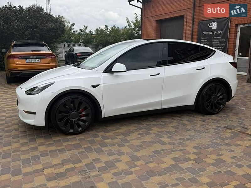 Позашляховик / Кросовер Tesla Model Y 2023 в Києві
