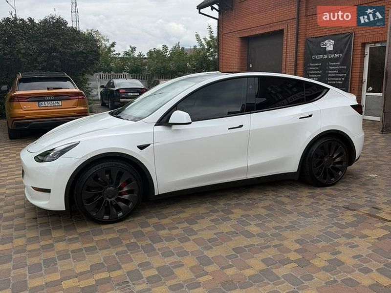 Позашляховик / Кросовер Tesla Model Y 2023 в Києві