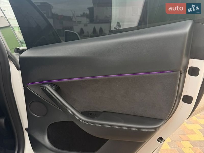 Позашляховик / Кросовер Tesla Model Y 2023 в Києві