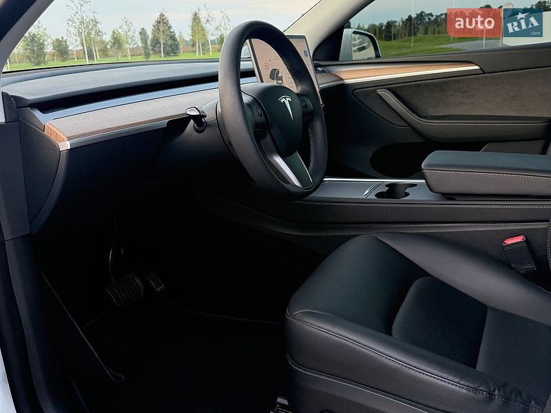 Внедорожник / Кроссовер Tesla Model Y 2023 в Днепре