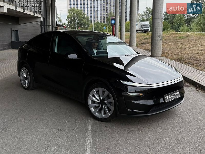 Внедорожник / Кроссовер Tesla Model Y 2025 в Киеве