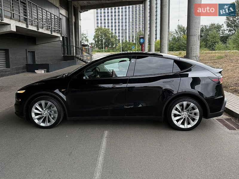 Внедорожник / Кроссовер Tesla Model Y 2025 в Киеве