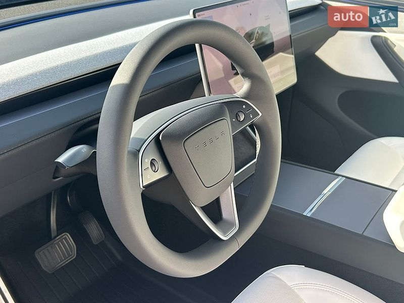 Внедорожник / Кроссовер Tesla Model Y 2025 в Киеве