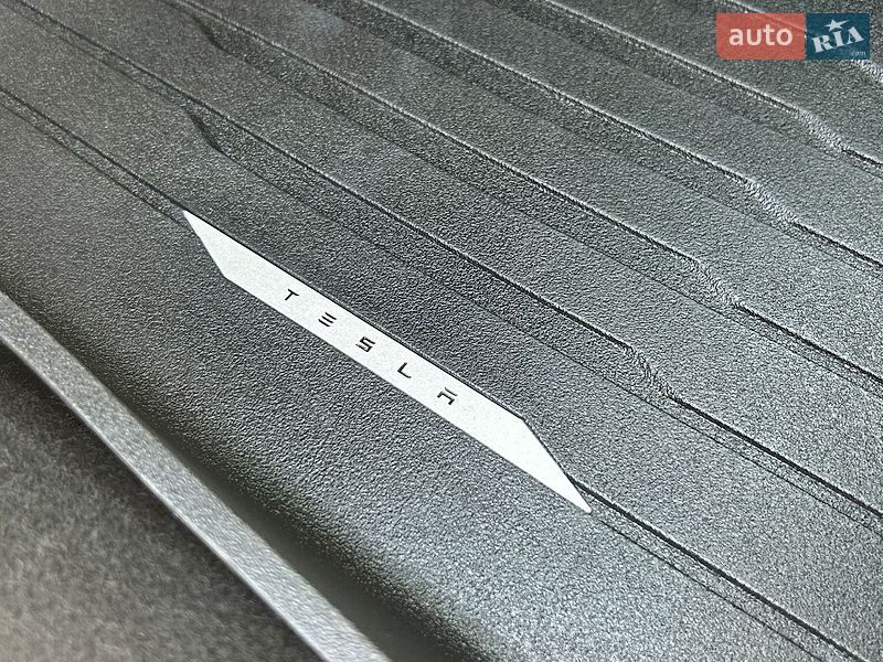 Внедорожник / Кроссовер Tesla Model Y 2025 в Киеве