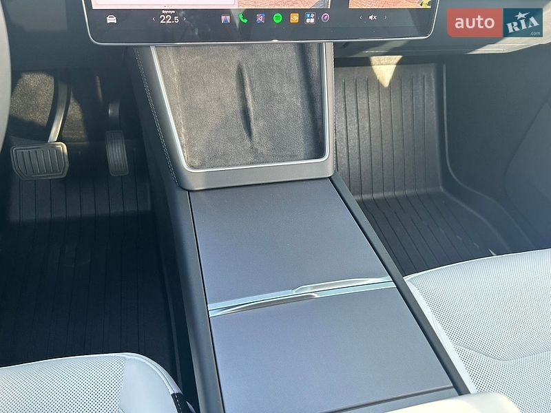Внедорожник / Кроссовер Tesla Model Y 2025 в Киеве