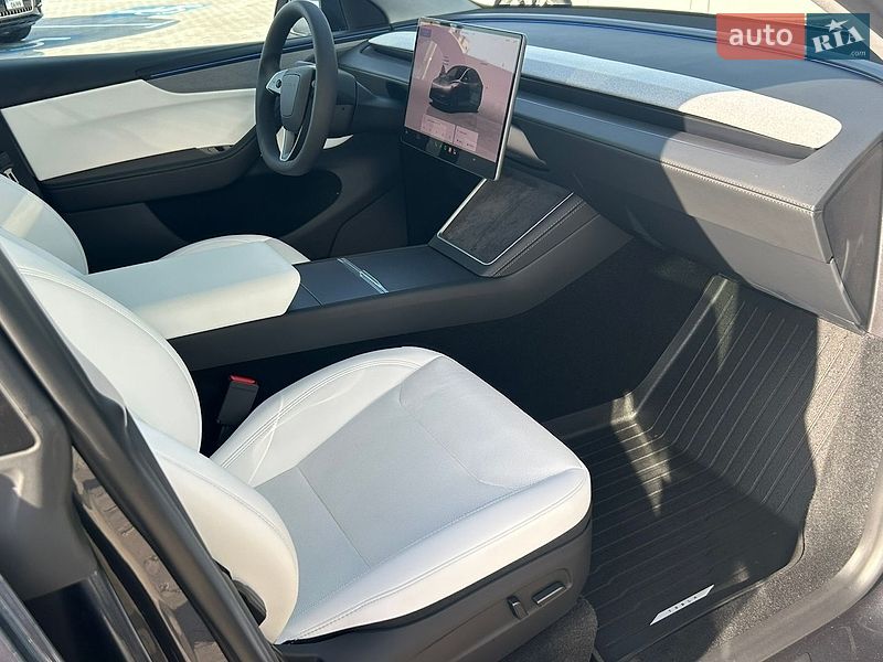 Внедорожник / Кроссовер Tesla Model Y 2025 в Киеве