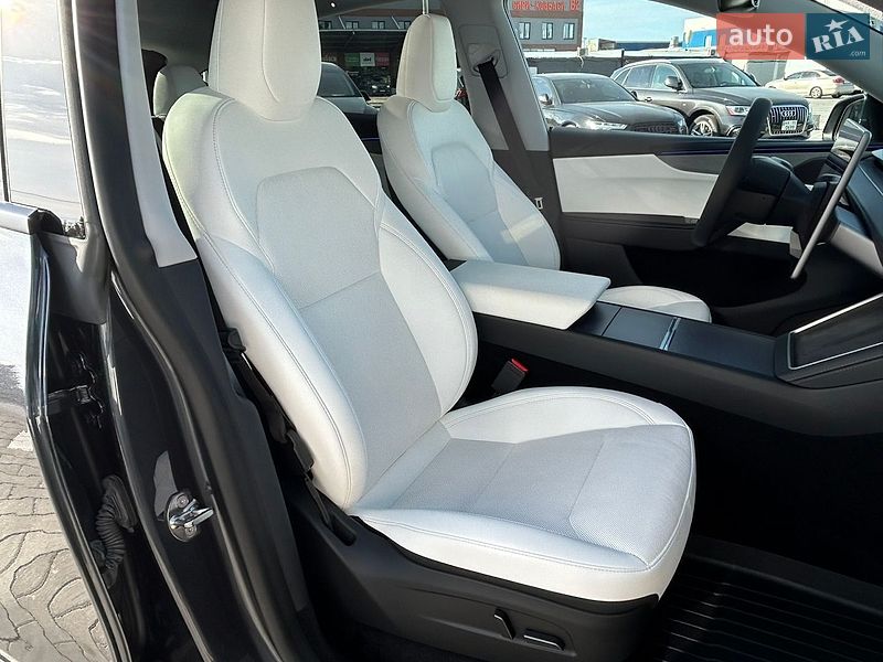 Внедорожник / Кроссовер Tesla Model Y 2025 в Киеве