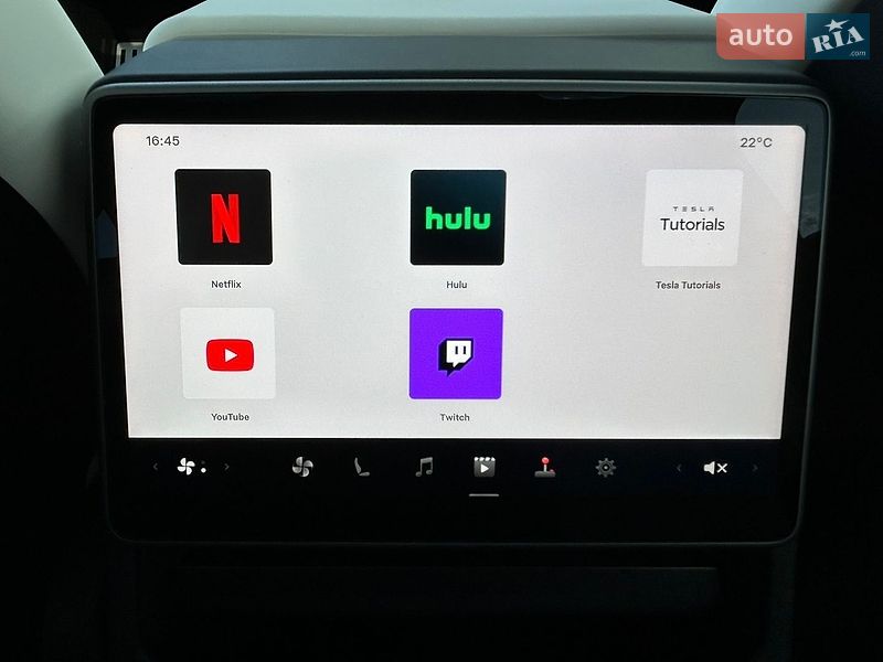 Внедорожник / Кроссовер Tesla Model Y 2025 в Киеве