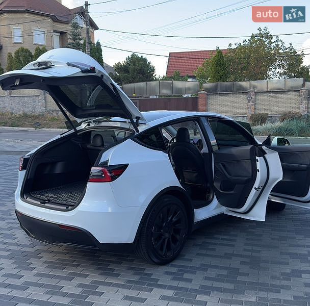 Внедорожник / Кроссовер Tesla Model Y 2021 в Киеве