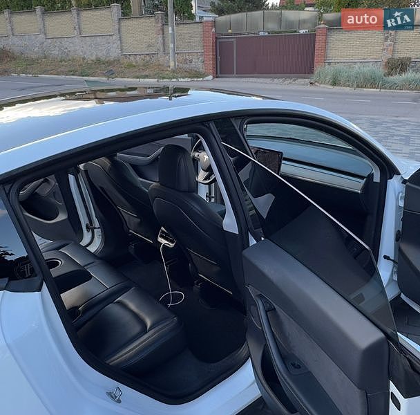 Внедорожник / Кроссовер Tesla Model Y 2021 в Киеве