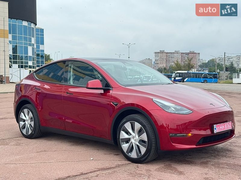 Tesla Model Y 2024