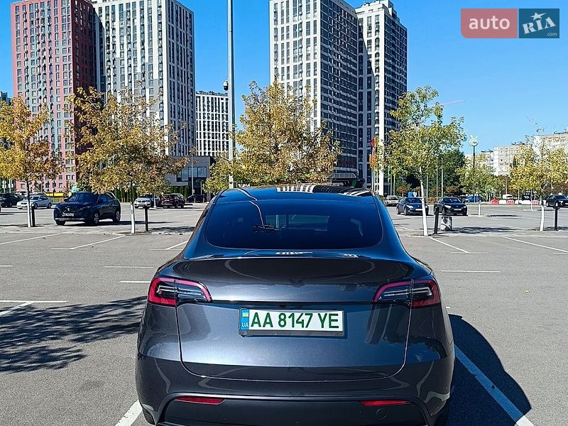 Внедорожник / Кроссовер Tesla Model Y 2023 в Киеве