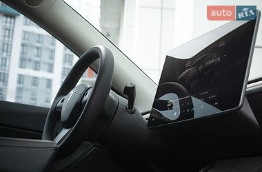 Позашляховик / Кросовер Tesla Model Y 2022 в Києві