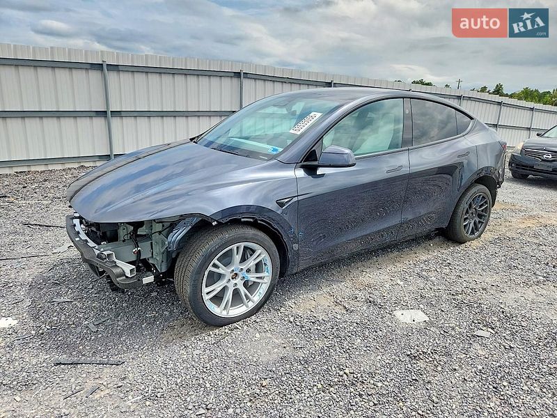 Tesla Model Y 2026