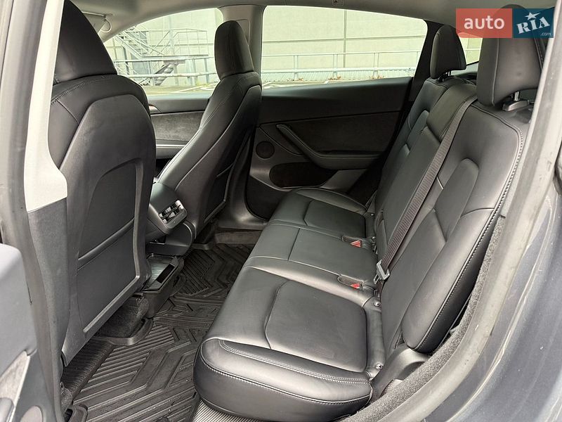 Седан Tesla Model Y 2023 в Києві