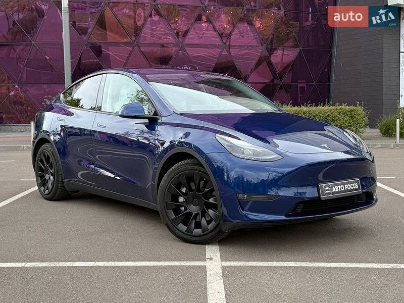 Tesla Model Y 2024