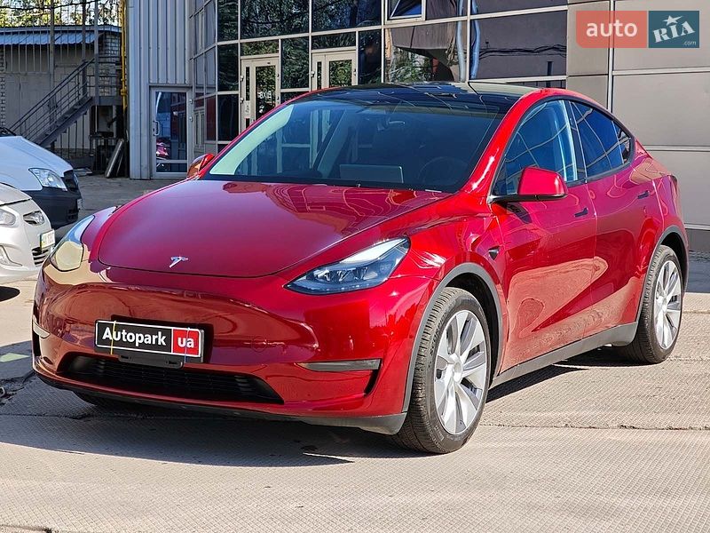 Tesla Model Y 2024