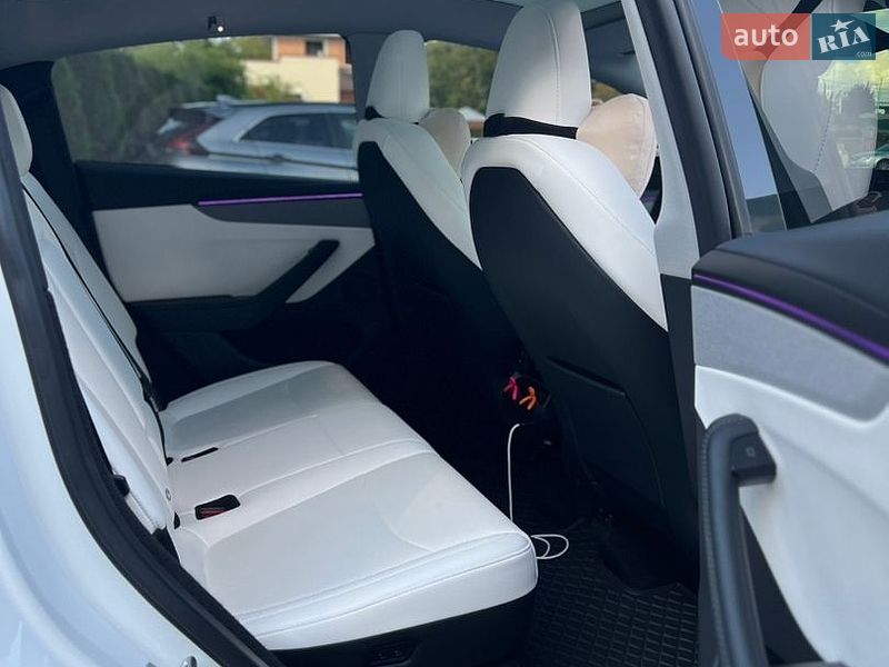 Внедорожник / Кроссовер Tesla Model Y 2025 в Львове