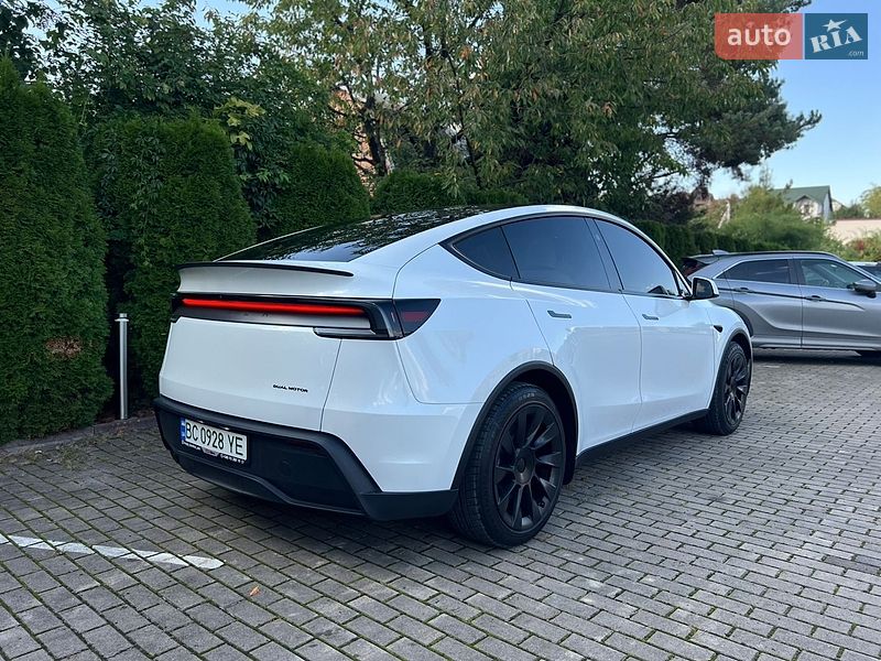 Внедорожник / Кроссовер Tesla Model Y 2025 в Львове