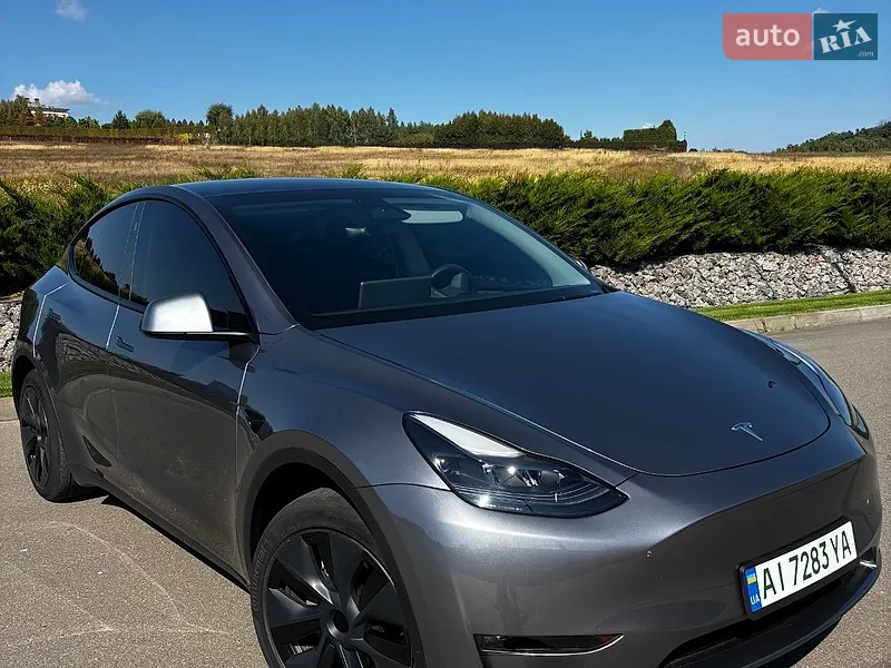 Tesla Model Y 2024