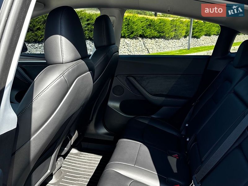 Внедорожник / Кроссовер Tesla Model Y 2024 в Киеве