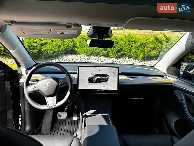 Внедорожник / Кроссовер Tesla Model Y 2024 в Киеве