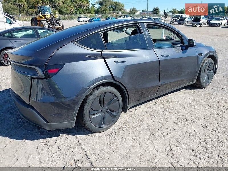 Внедорожник / Кроссовер Tesla Model Y 2026 в Черновцах