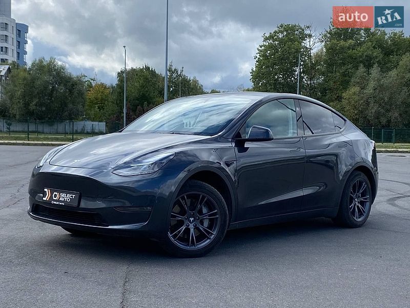 Tesla Model Y 2024